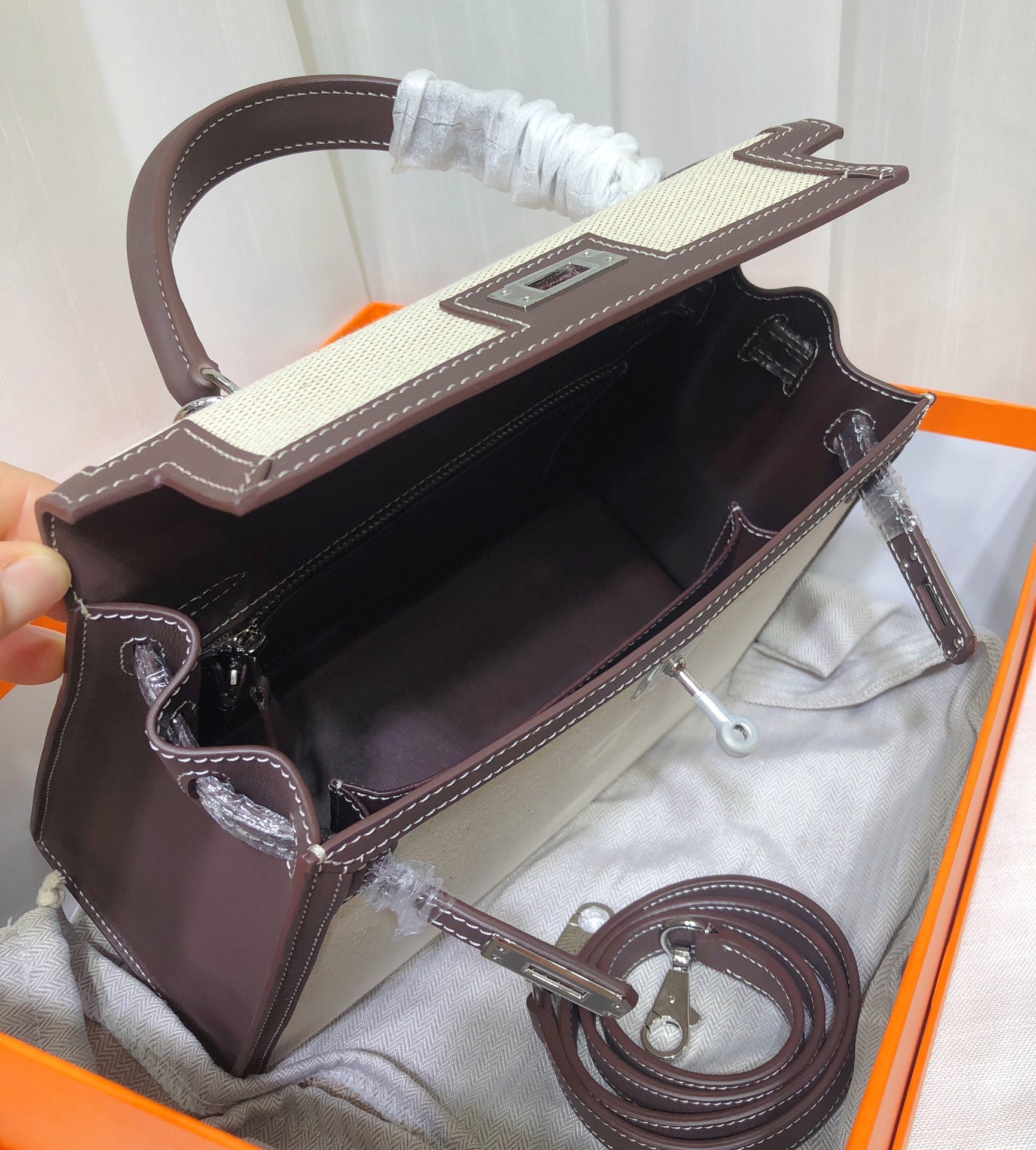 Kelly 25 Bag With Exterior Stitching Crafted Of Patchwork Canvas & Premium Swift Leather, Classic Deep Ebony Wood Shade, Unique Mixed Material Texture With Distinct Vintage Charm Dimensions: Length 25 * Width 10 * Height 18cm