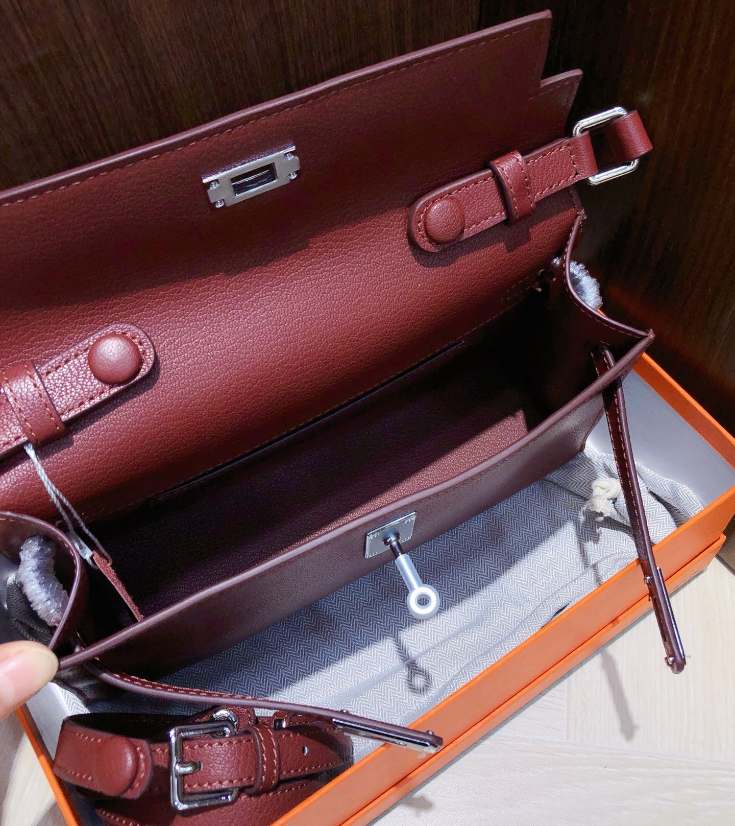 Kelly Elan 25 Underarm Baguette Bag, Genuine Top Layer Cowhide Goat Grain Leather, SilverHardware Vintage Wine Red Shoulder Handbag, Elegant Luxury Quiet Glam Daily Purse Size 25×6.5×15cm