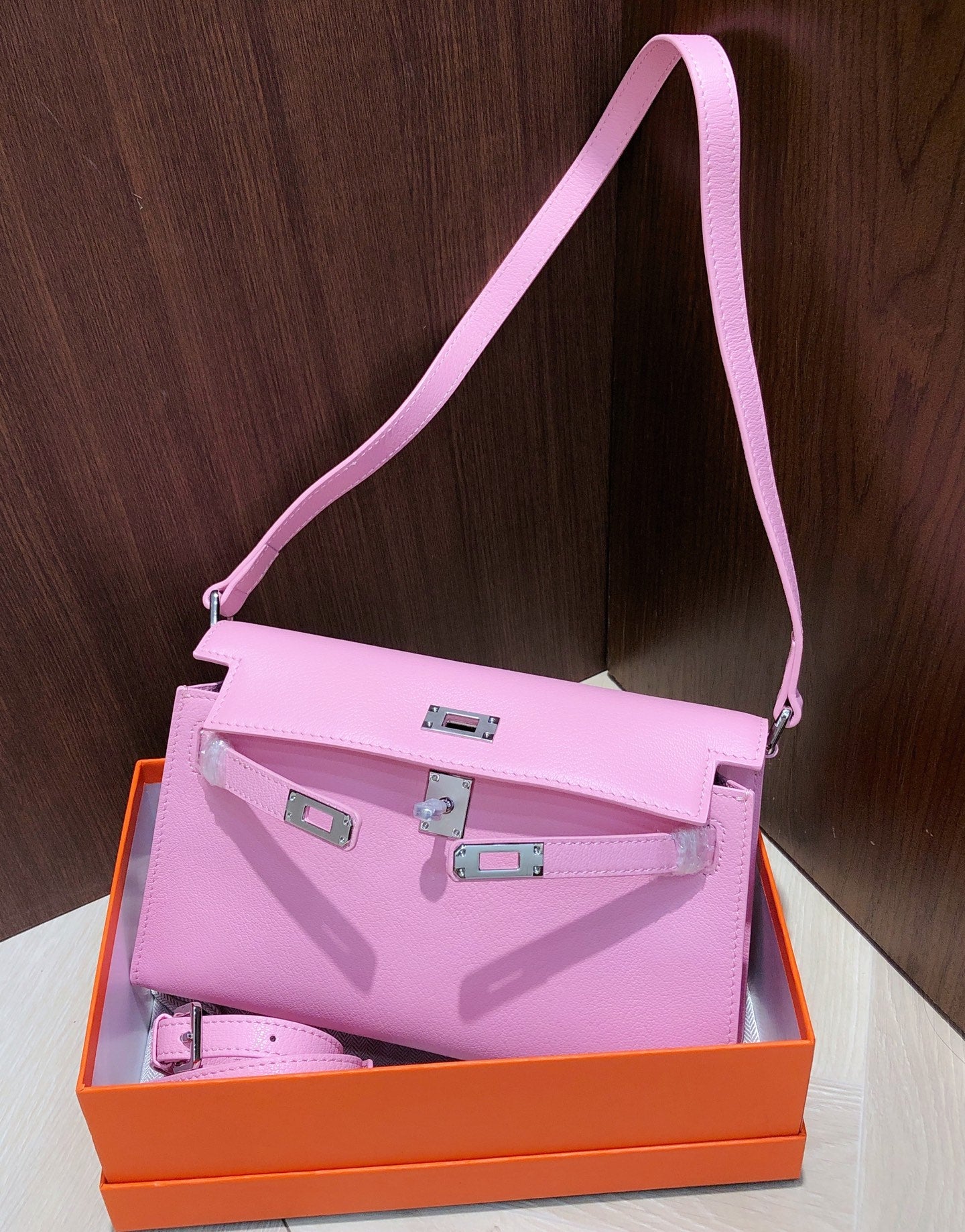 Kelly Elan 25 Underarm Baguette Bag, Genuine Top Layer Cowhide Goat Grain Leather, Silver Hardware Mauve Iris Purple Shoulder Handbag, Bright Soft Tone Youthful Elegant Daily Purse Size 25×6.5×15cm