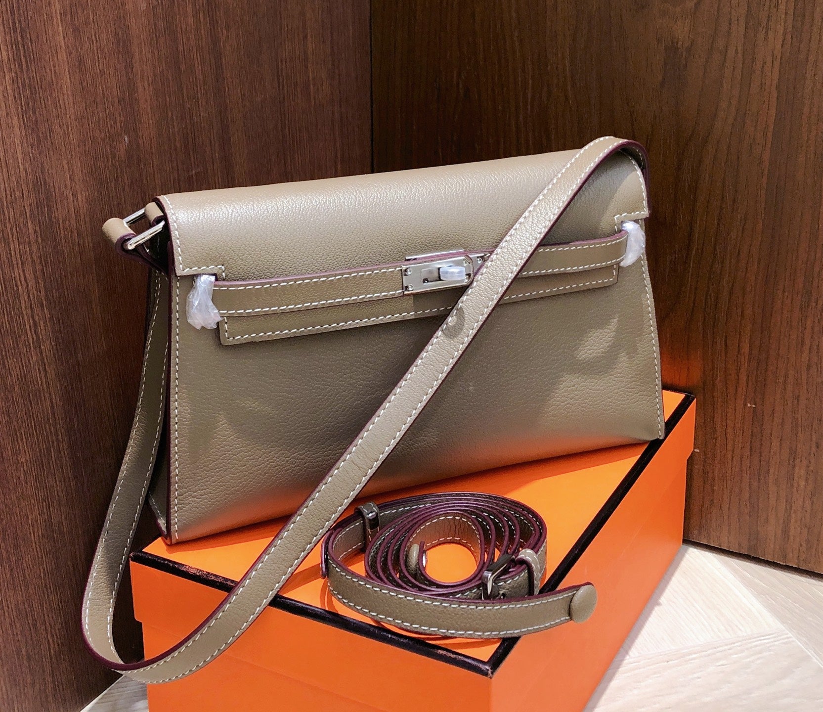 Kelly Elan 25 Underarm Baguette Bag, Genuine Top Layer Cowhide Goat Grain Leather, Silver Hardware Khaki Shoulder Handbag, Timeless Neutral Must-have Bag Elegant Versatile Daily Purse Size 25×6.5×15cm